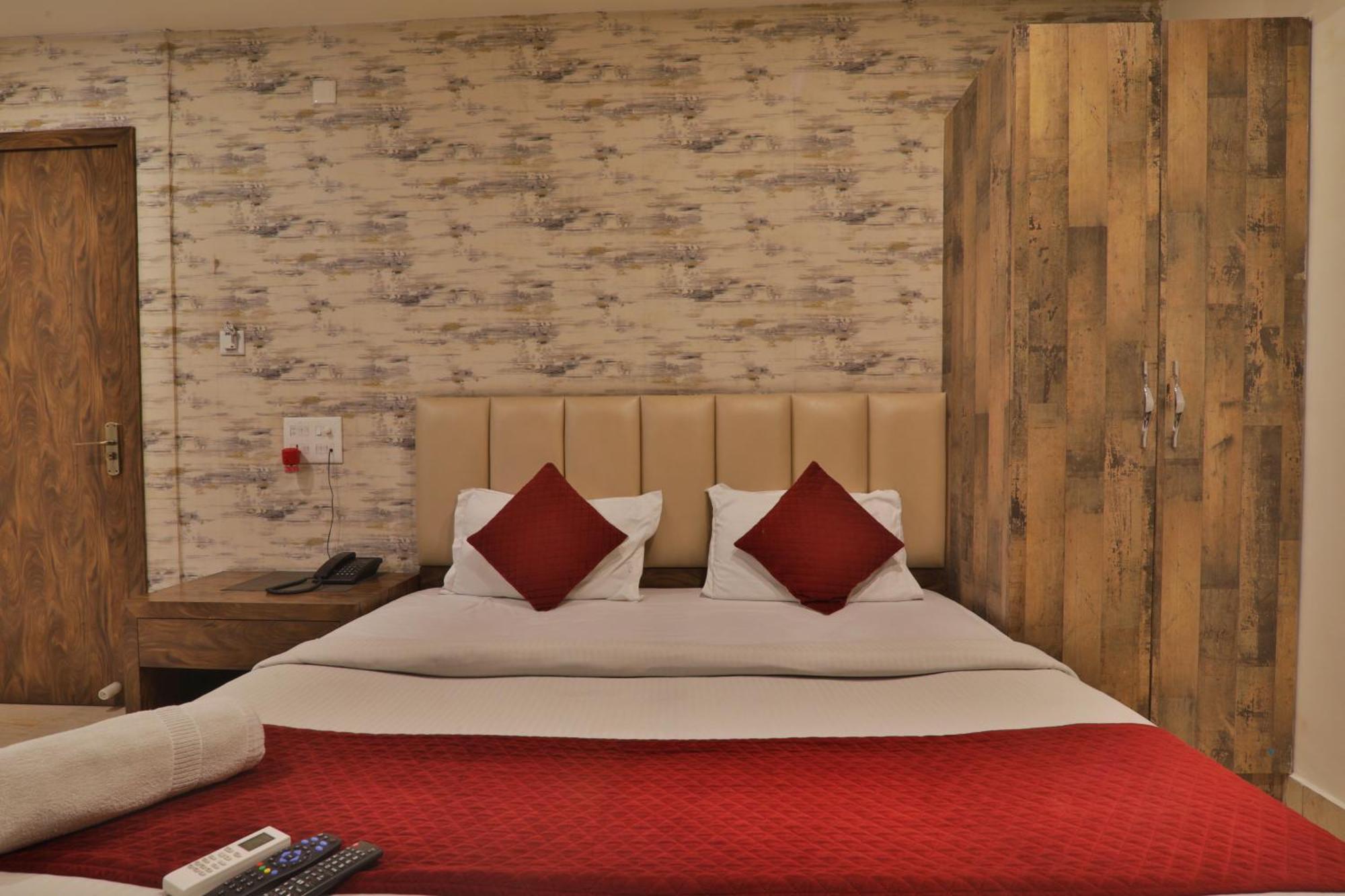 Hotel Janki Inn Sigra 2 Km From Kashi Vishwanath Dham バラナシ エクステリア 写真