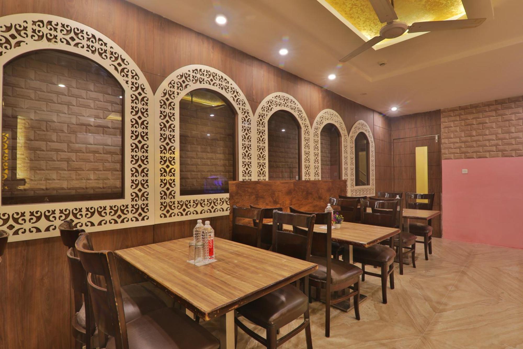 Hotel Janki Inn Sigra 2 Km From Kashi Vishwanath Dham バラナシ エクステリア 写真