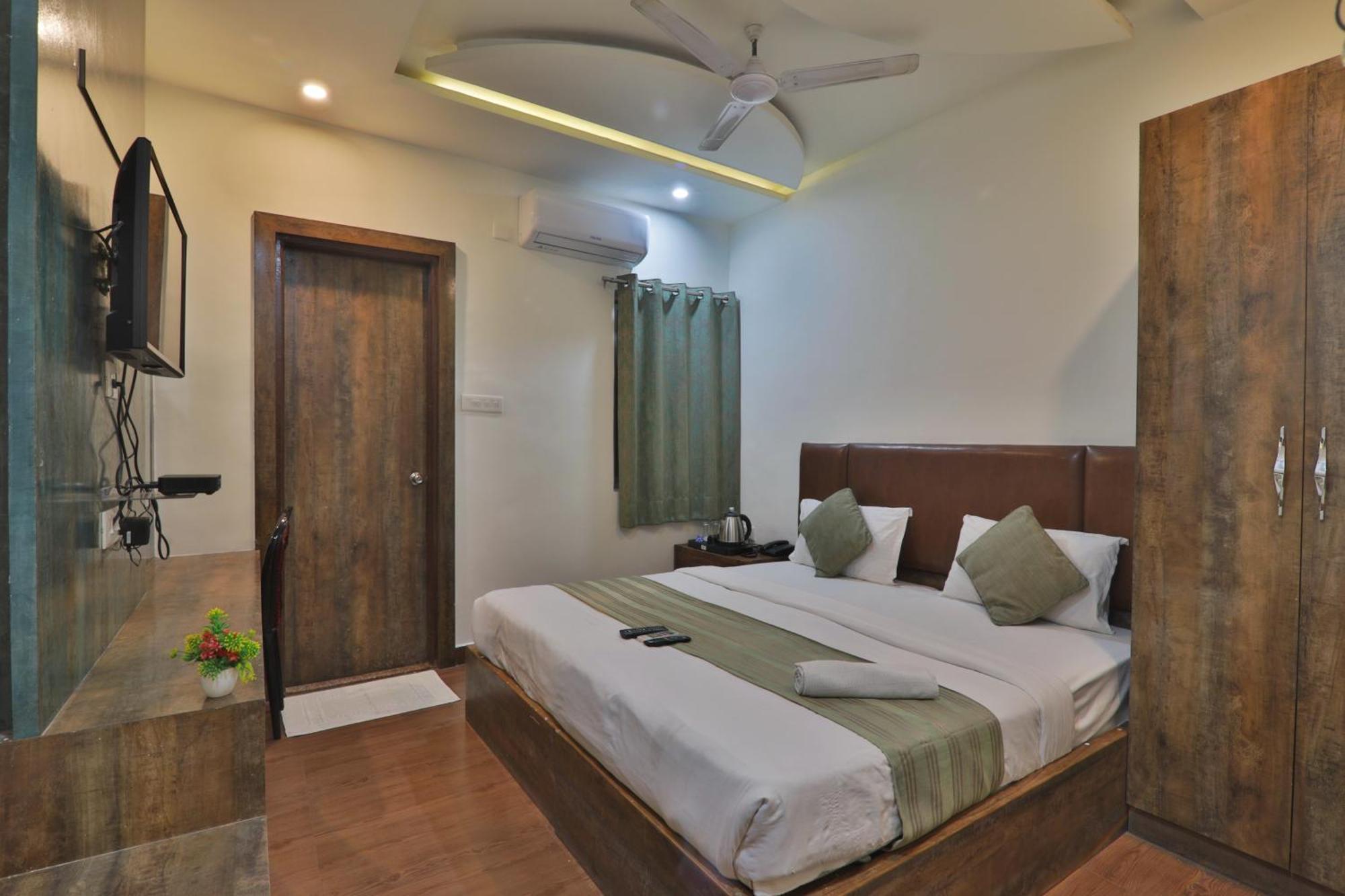 Hotel Janki Inn Sigra 2 Km From Kashi Vishwanath Dham バラナシ エクステリア 写真