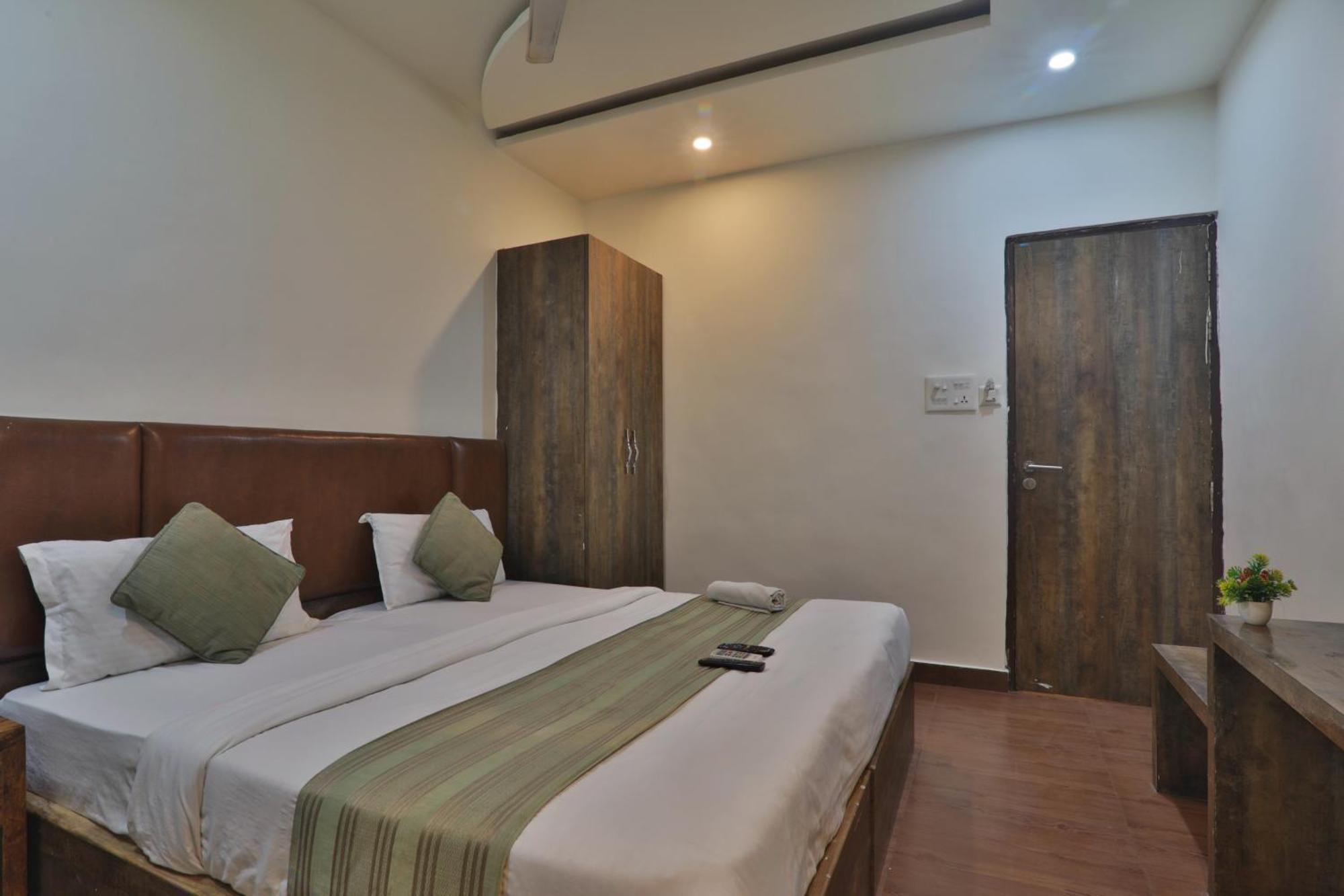 Hotel Janki Inn Sigra 2 Km From Kashi Vishwanath Dham バラナシ エクステリア 写真