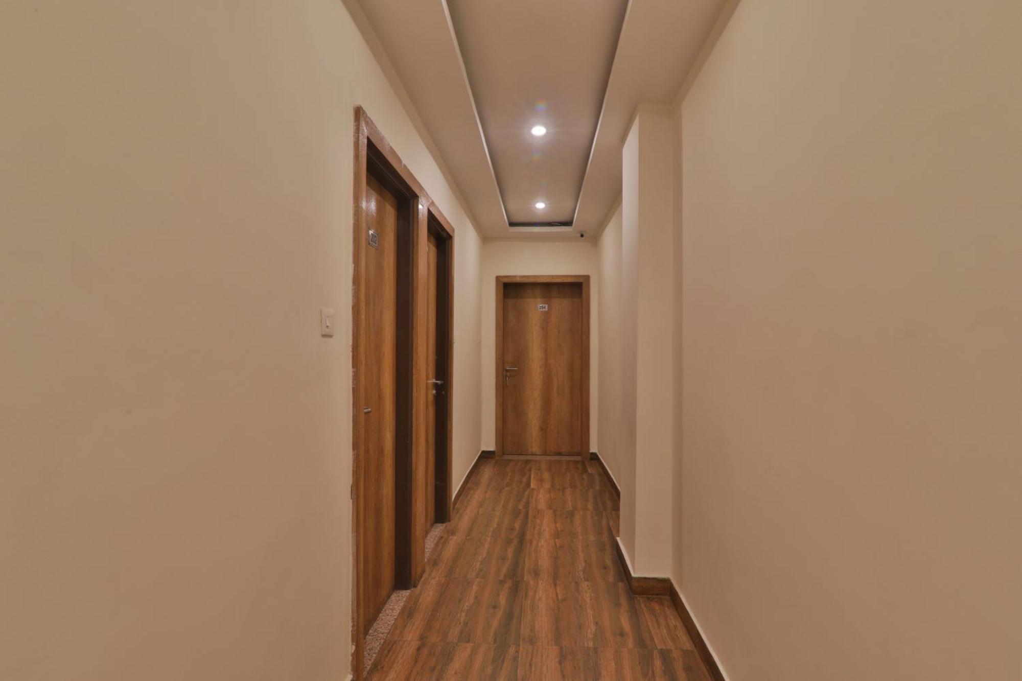 Hotel Janki Inn Sigra 2 Km From Kashi Vishwanath Dham バラナシ エクステリア 写真