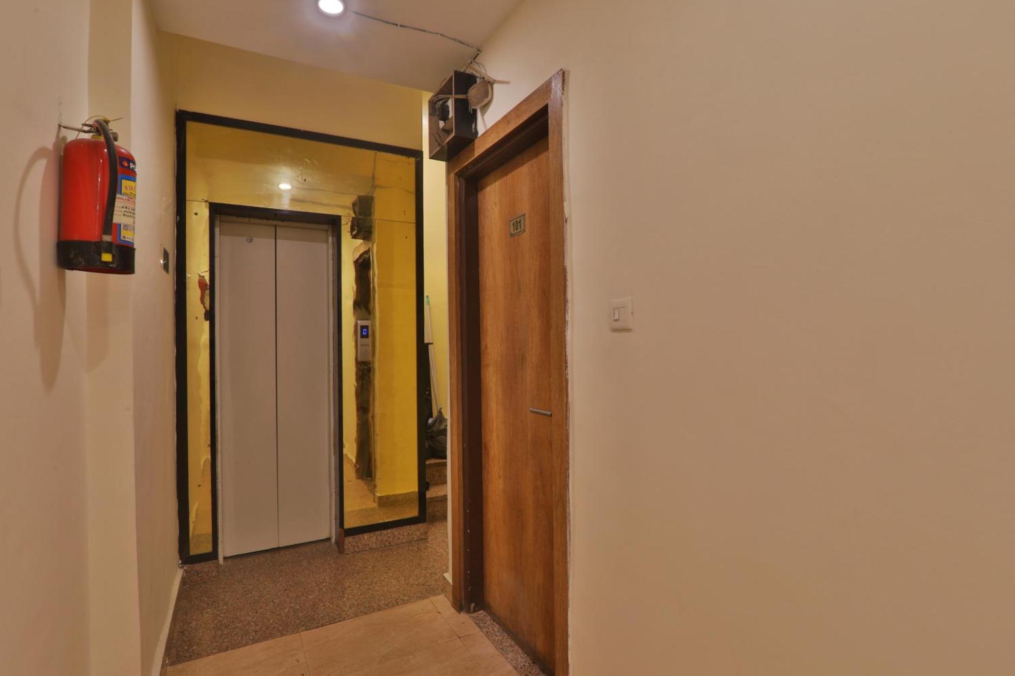 Hotel Janki Inn Sigra 2 Km From Kashi Vishwanath Dham バラナシ エクステリア 写真